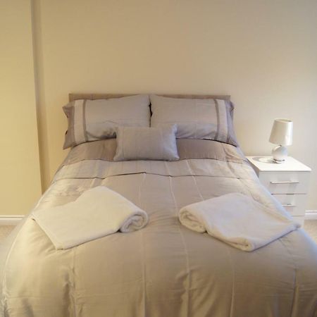 Modern, Cosy Apartment In Bearsden With Private Parking Glasgow Extérieur photo