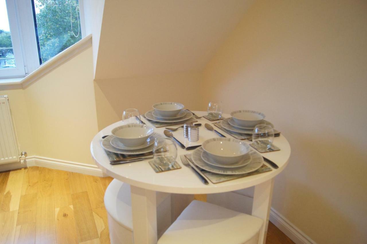 Modern, Cosy Apartment In Bearsden With Private Parking Glasgow Extérieur photo