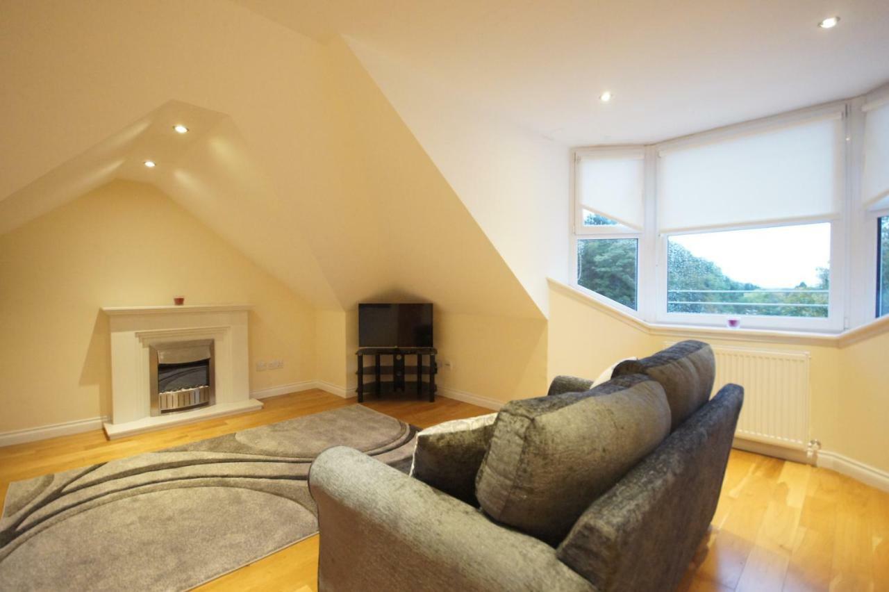 Modern, Cosy Apartment In Bearsden With Private Parking Glasgow Extérieur photo