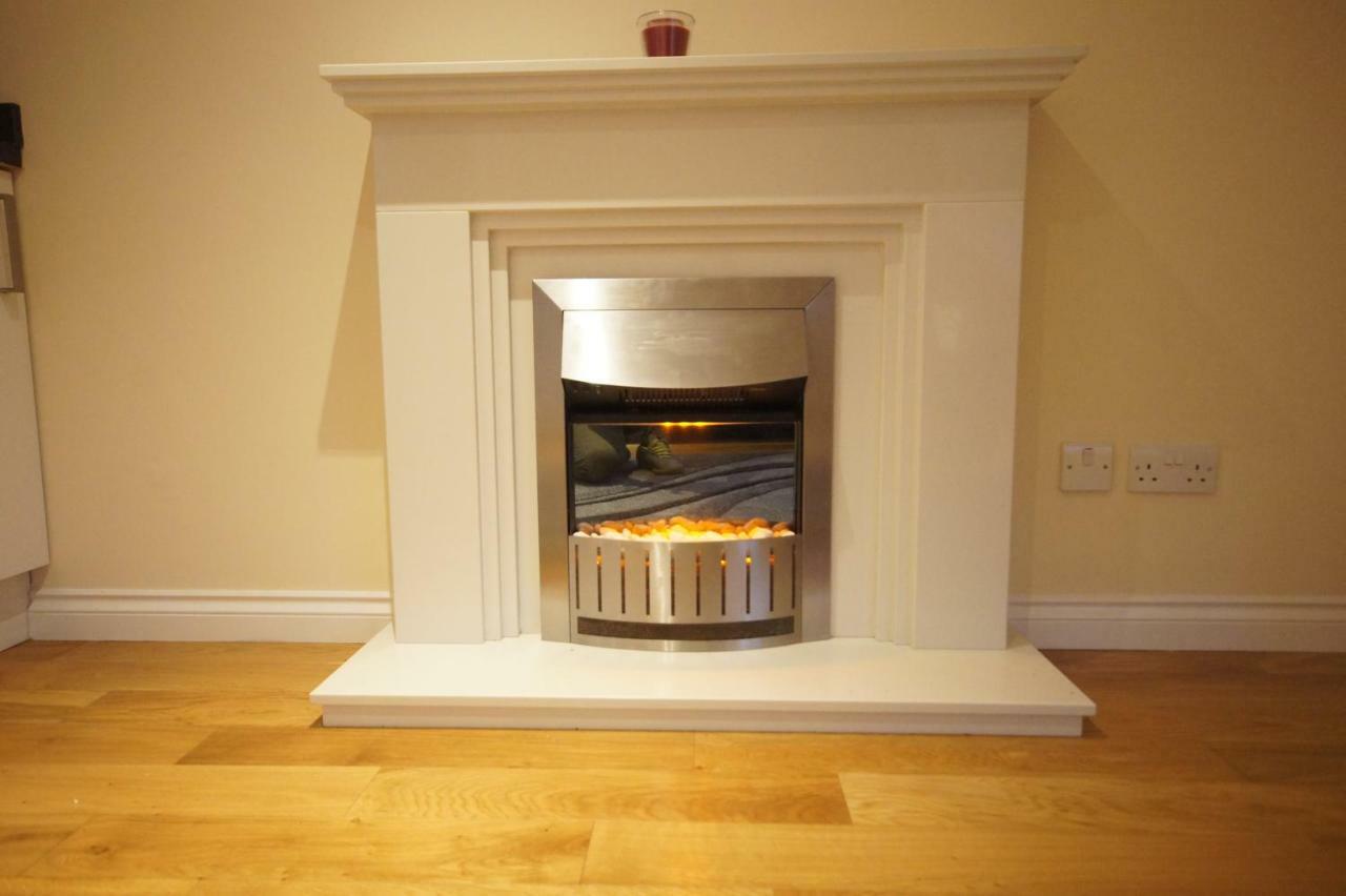 Modern, Cosy Apartment In Bearsden With Private Parking Glasgow Extérieur photo