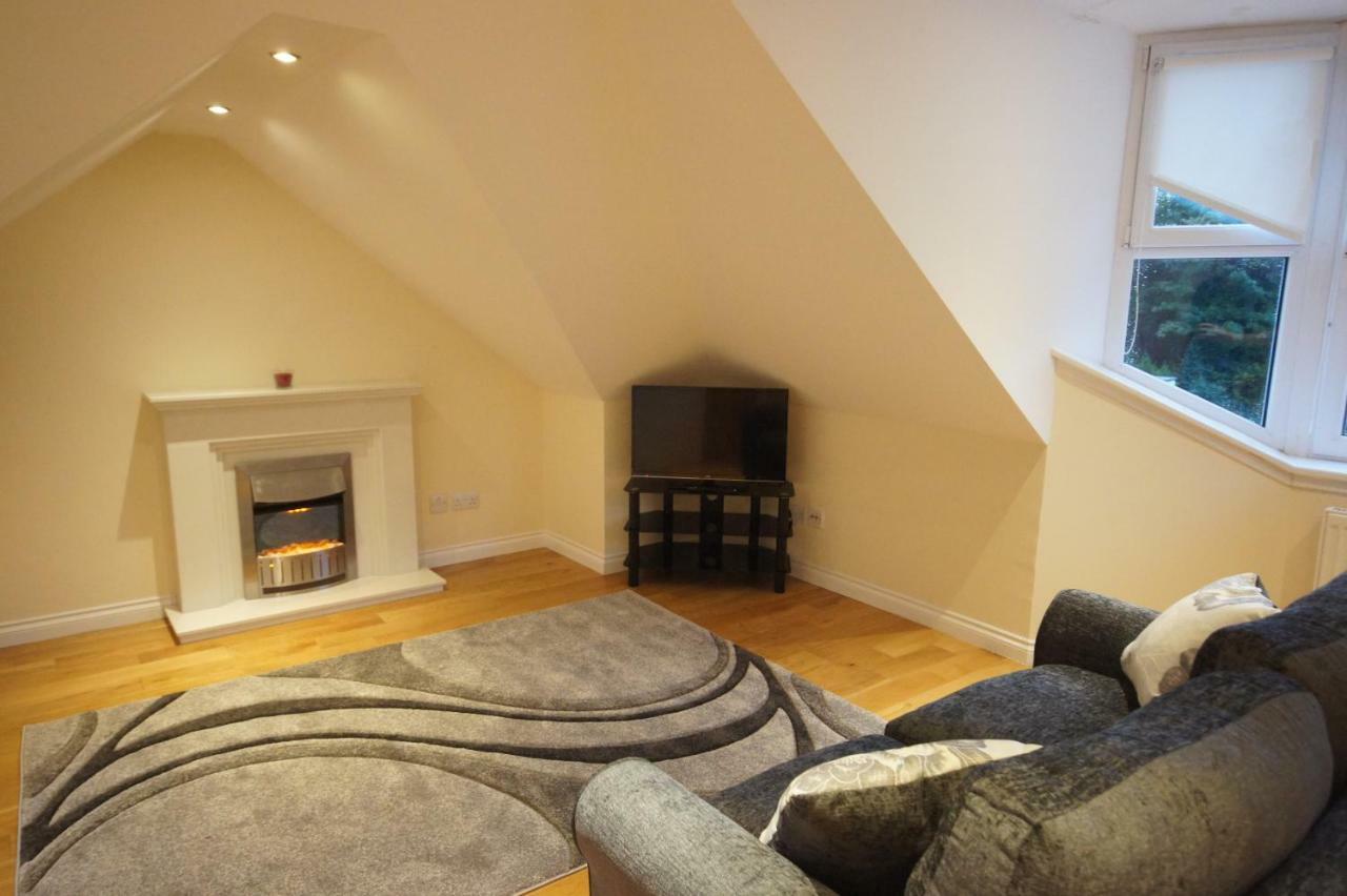 Modern, Cosy Apartment In Bearsden With Private Parking Glasgow Extérieur photo